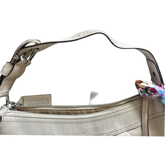 Coach Soho Cream Pebbled Leather Hobo Shoulder Bag Medium Crescent Zip 2009 - Picture 9 of 9